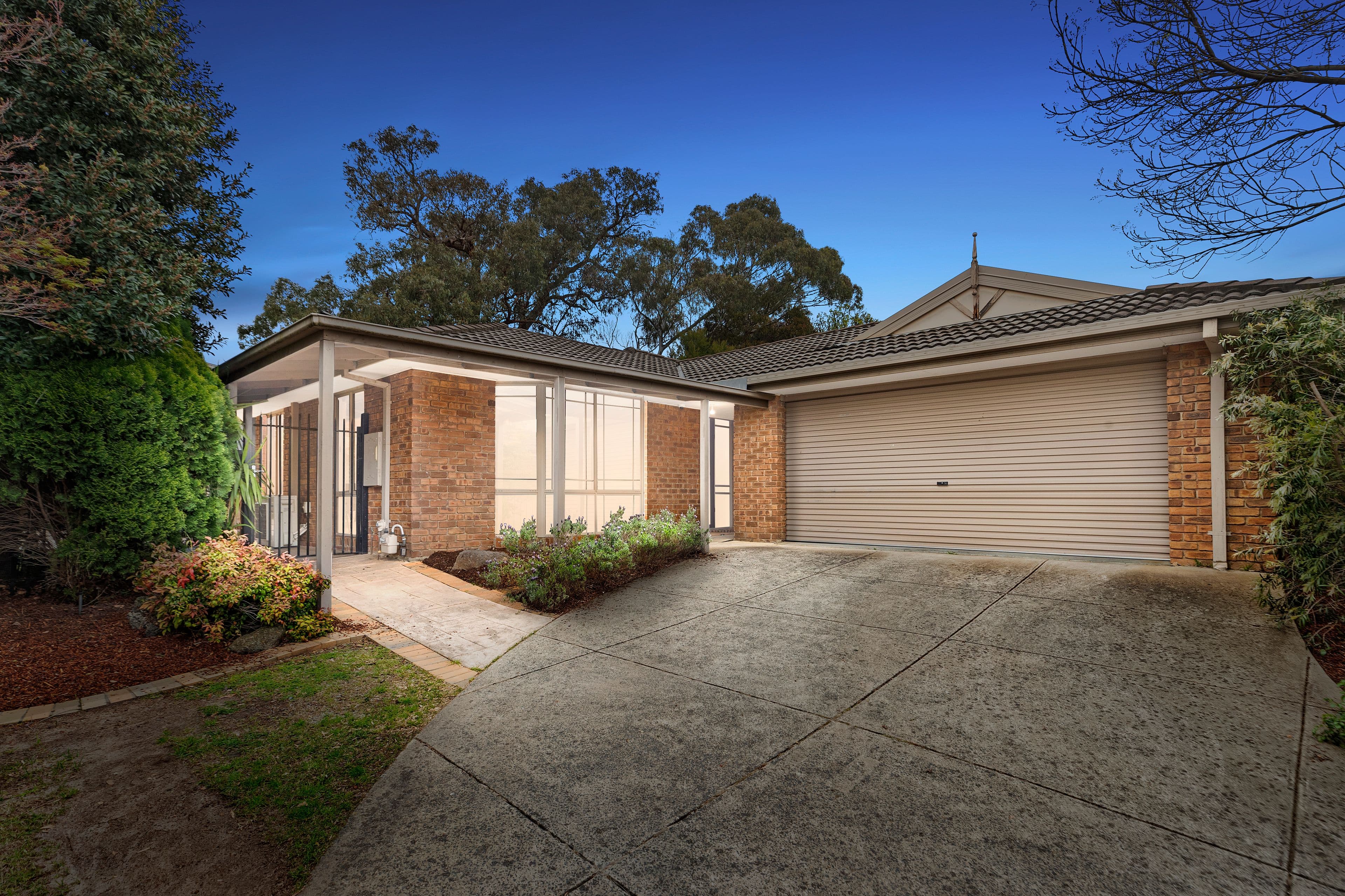 2 Carlingford Close, Rowville VIC 3178, Rowville - Thumbnail 2