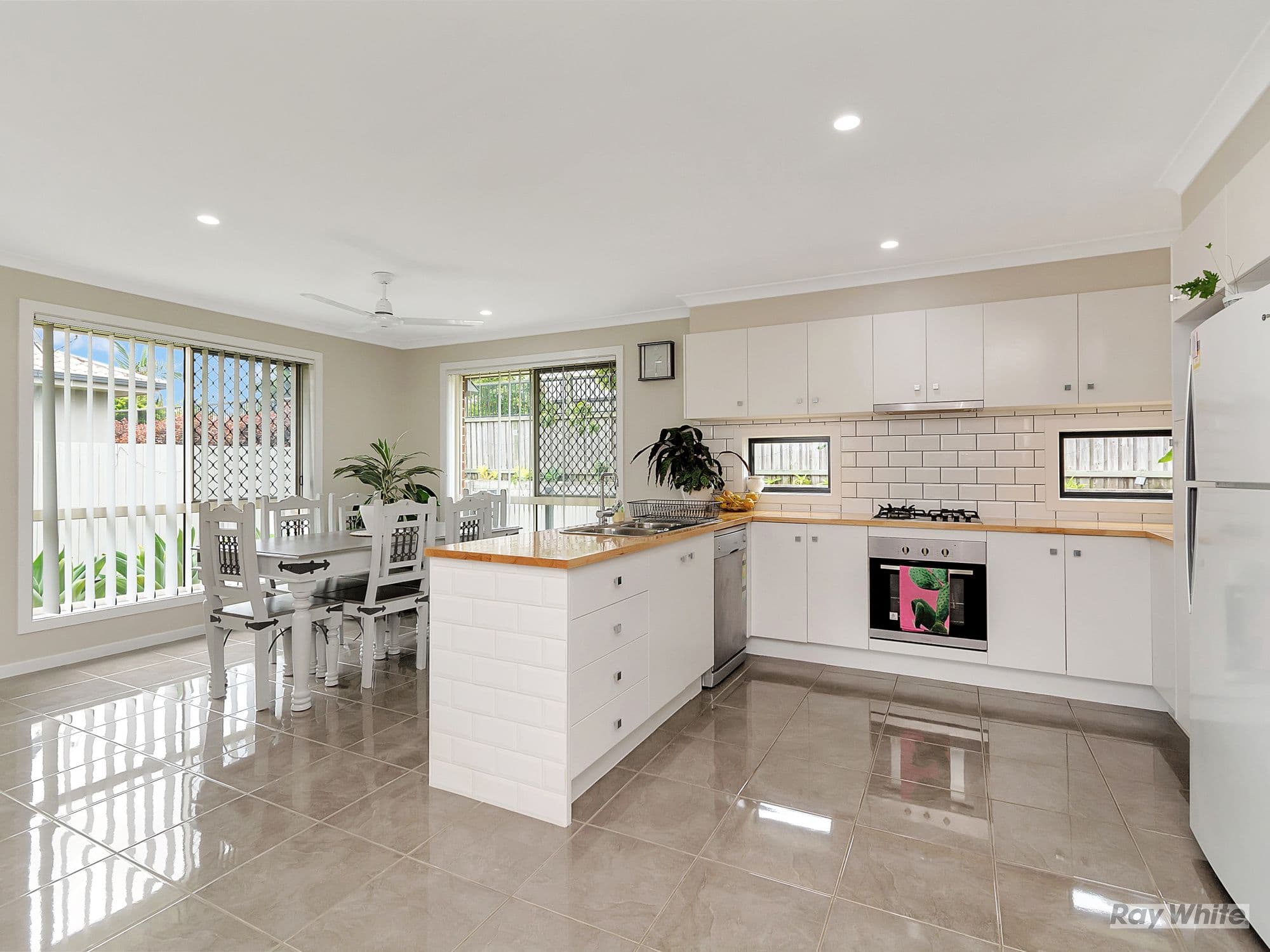 20 Huntley Crescent, Redbank Plains QLD 4301, Redbank Plains - Thumbnail 4