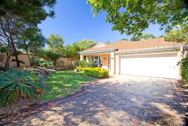 2 Manor Close, ROBINA QLD 4226, Robina - Image 1