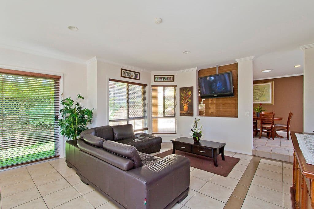 2 Manor Close, ROBINA QLD 4226, Robina - Thumbnail 2