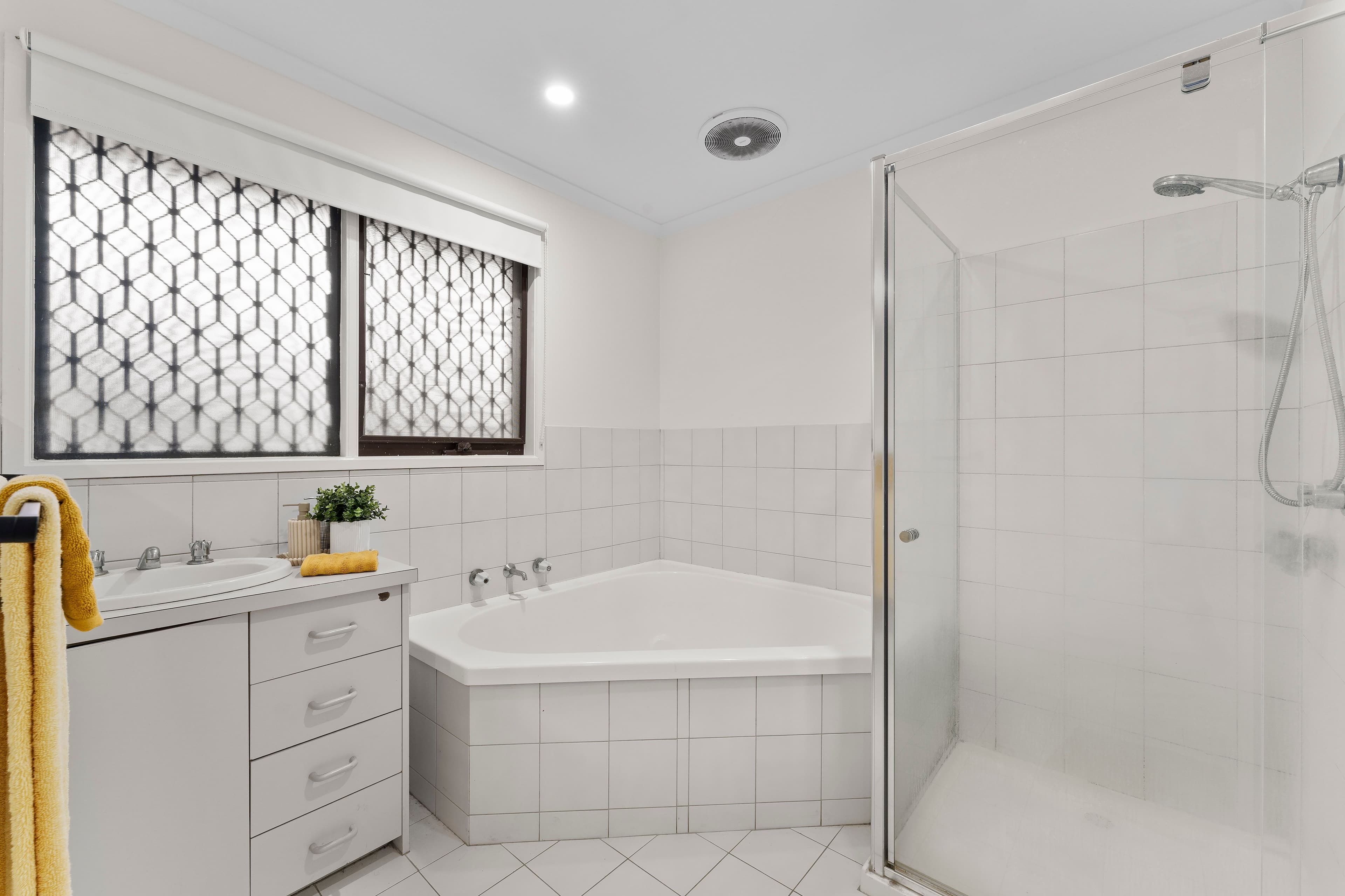 70 Prince of Wales Avenue, Mill Park VIC 3082, Mill Park - Thumbnail 7