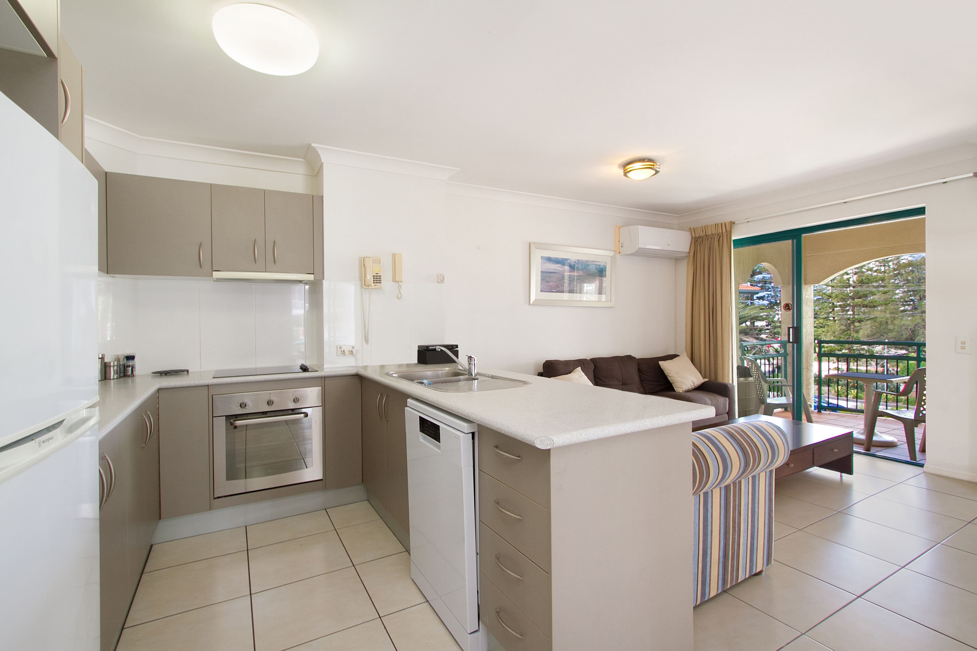 45a and 45b 'Aruba Beach' 112 Surf Parade, Broadbeach QLD 4218, Broadbeach - Thumbnail 5