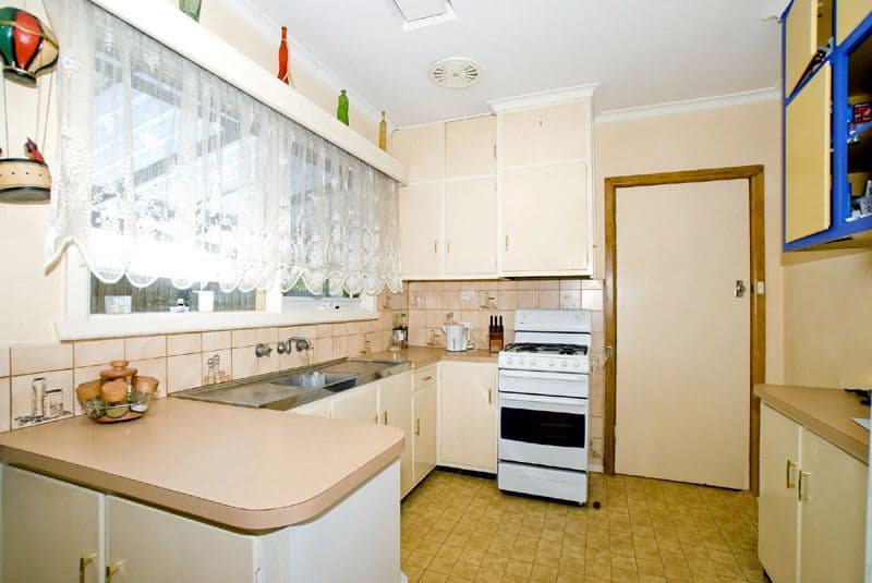 21 Racecourse Road, NOBLE PARK VIC 3174, Noble Park - Thumbnail 2