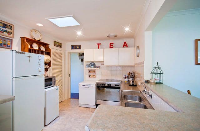 37 Folkstone Crescent, FERNTREE GULLY VIC 3156, Ferntree Gully - Thumbnail 3