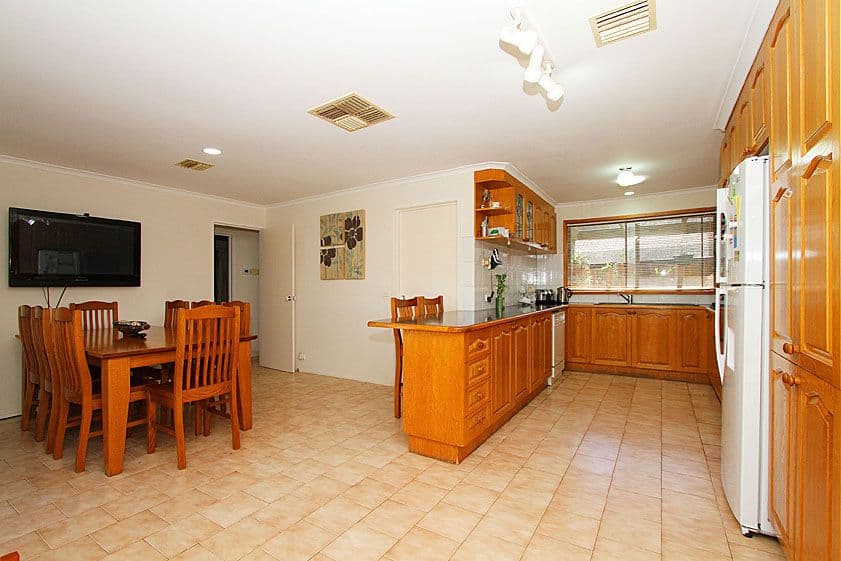 3 Rokeby Crescent, CRAIGIEBURN VIC 3064, Craigieburn - Thumbnail 2