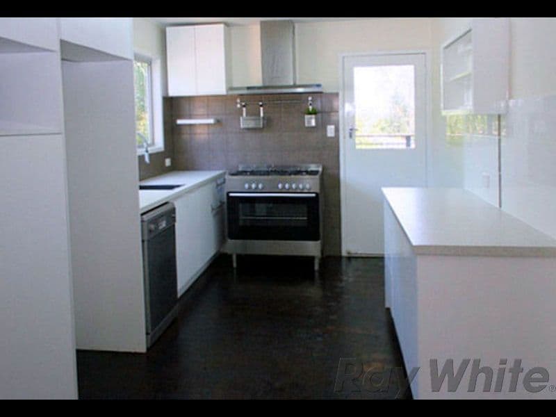 8 Tracey Street, Kenmore QLD 4069, Kenmore - Thumbnail 4