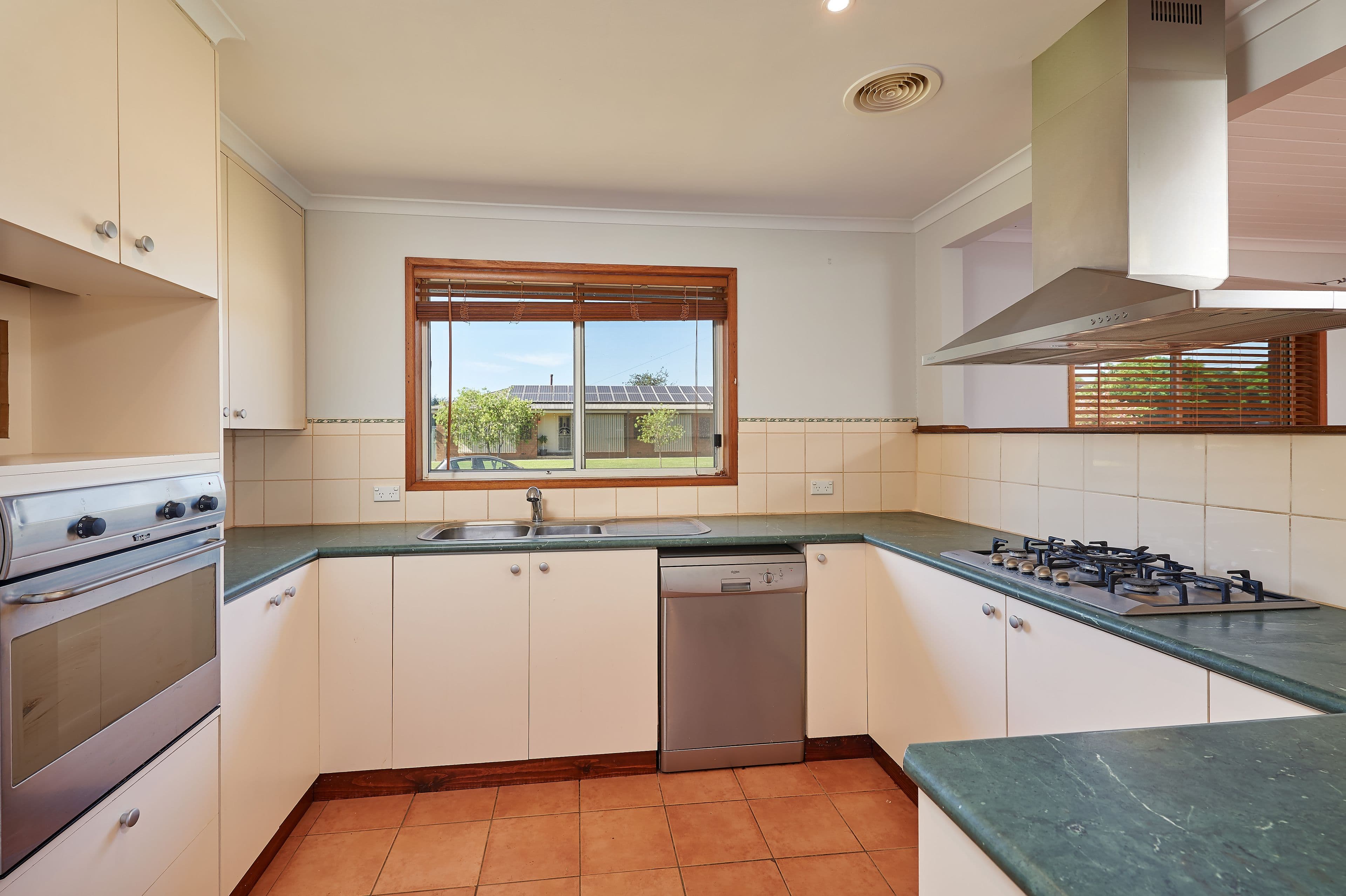 12 Gregory Crescent, Lake Albert NSW 2650, Lake Albert - Thumbnail 5