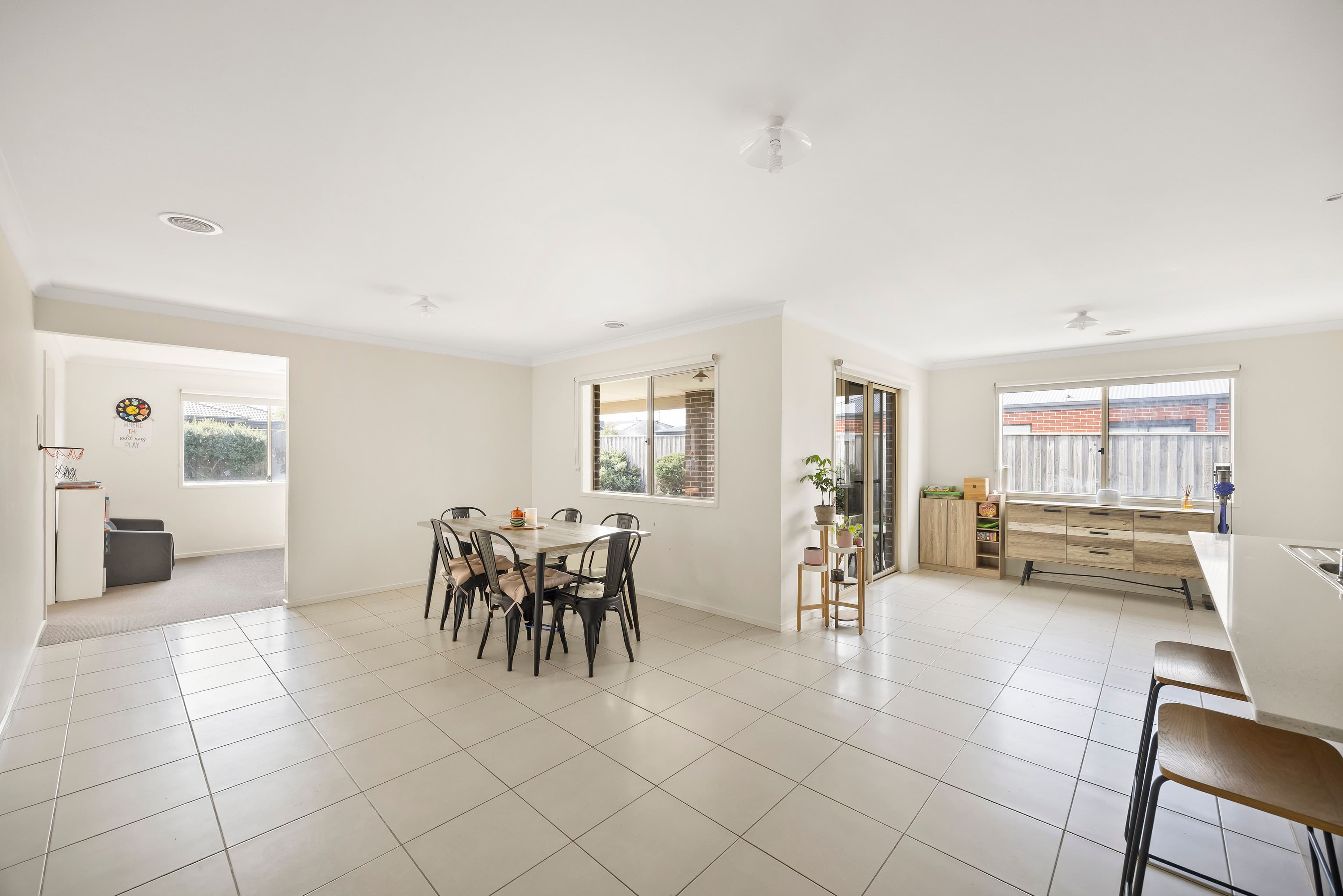 8 Dianella Way, Romsey VIC 3434, Romsey - Thumbnail 3
