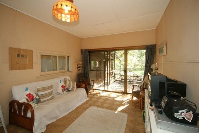 14 Douglas Road, Cowes VIC 3922, Cowes - Thumbnail 2
