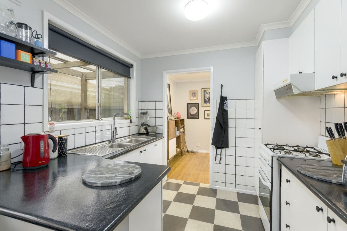 16 Grant Avenue, Werribee VIC 3030, Werribee - Thumbnail 4