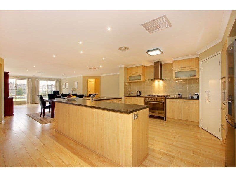 41 Sussex Avenue, CRANBOURNE VIC 3977, Cranbourne North - Thumbnail 3