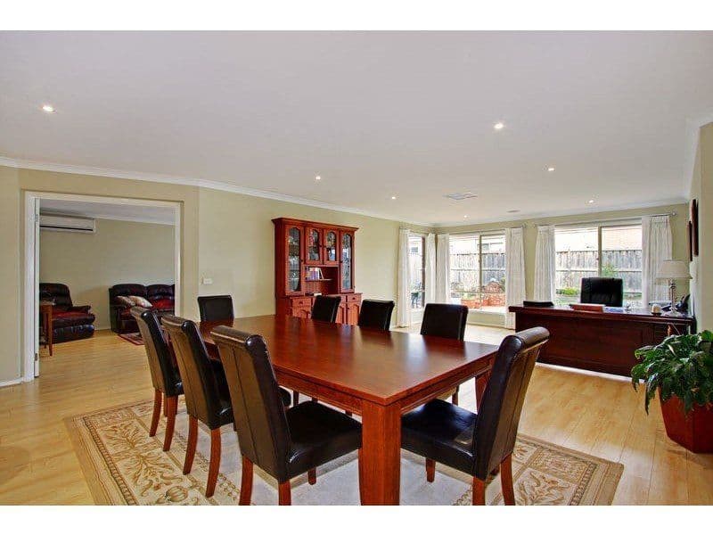 41 Sussex Avenue, CRANBOURNE VIC 3977, Cranbourne North - Thumbnail 6