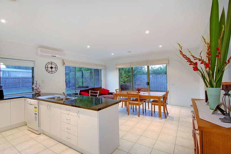 8  Sweetlands Court, MOUNT MARTHA VIC 3934, Mount Martha - Thumbnail 5