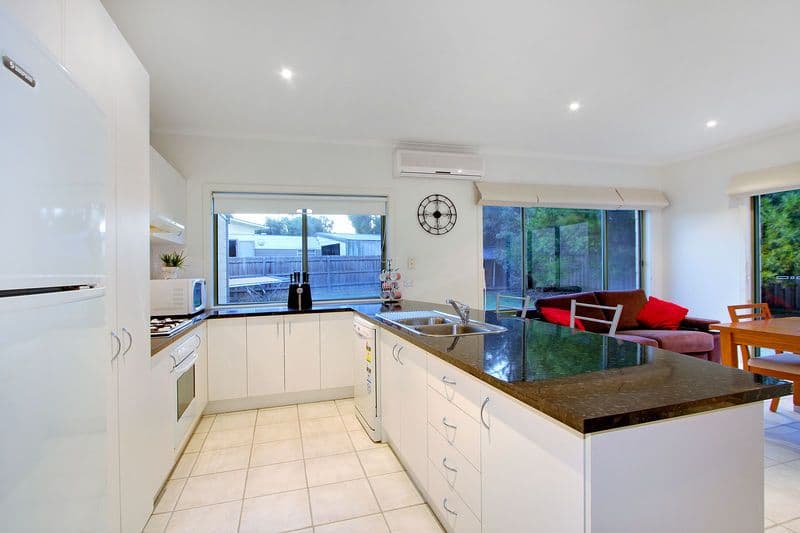 8  Sweetlands Court, MOUNT MARTHA VIC 3934, Mount Martha - Thumbnail 6