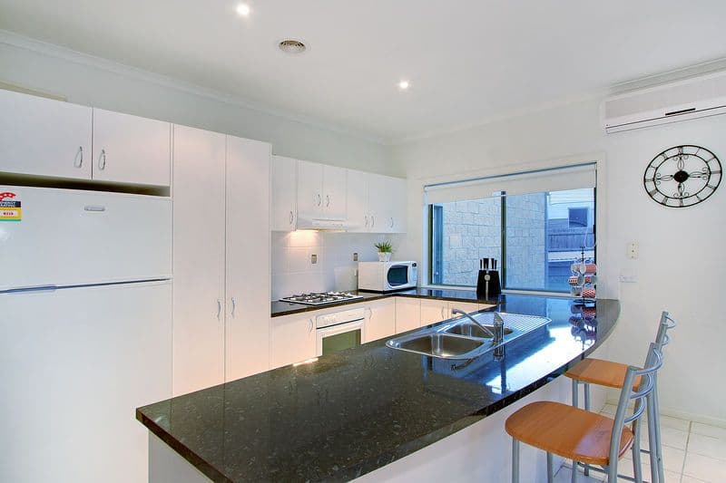 8  Sweetlands Court, MOUNT MARTHA VIC 3934, Mount Martha - Thumbnail 7