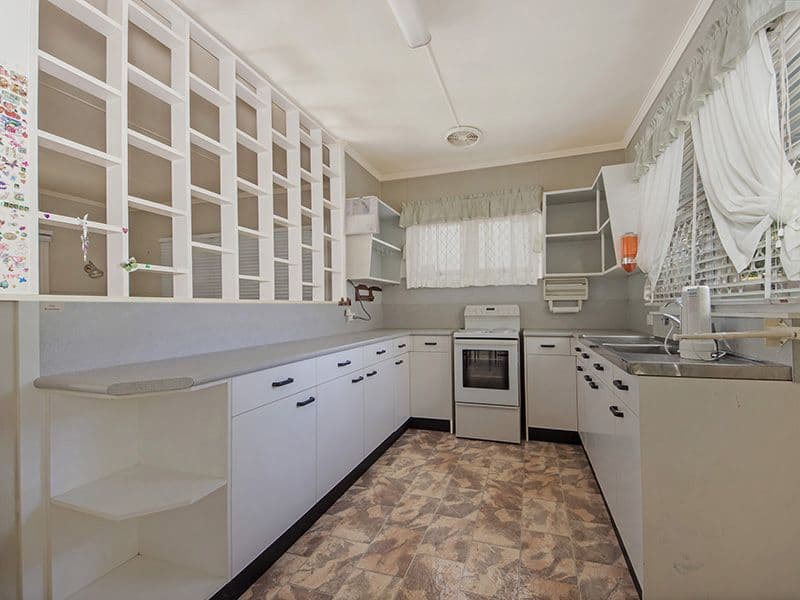 8 Deodar Drive, BURLEIGH HEADS QLD 4220, Burleigh Heads - Thumbnail 2