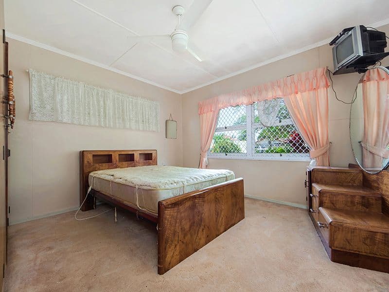 8 Deodar Drive, BURLEIGH HEADS QLD 4220, Burleigh Heads - Thumbnail 5
