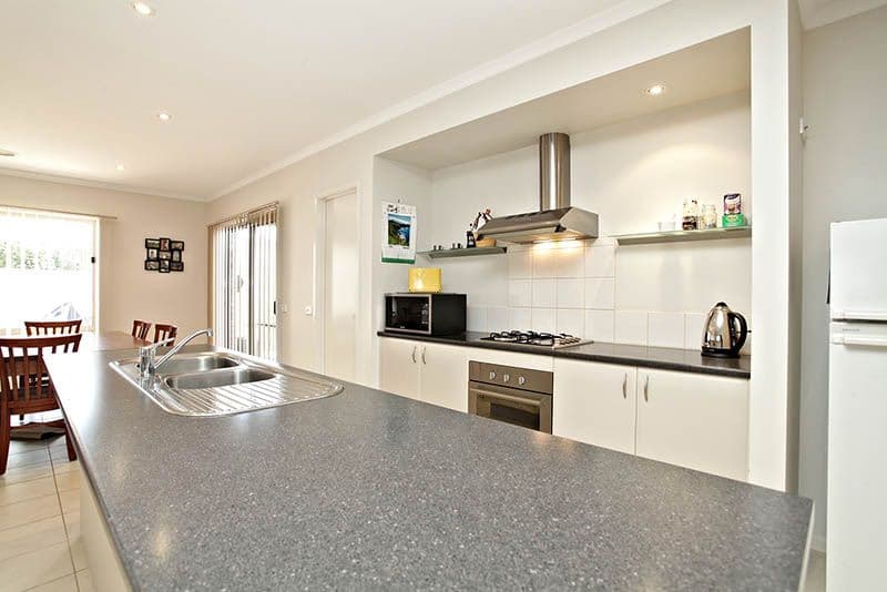 5 Colac Place, CAROLINE SPRINGS VIC 3023, Caroline Springs - Thumbnail 3