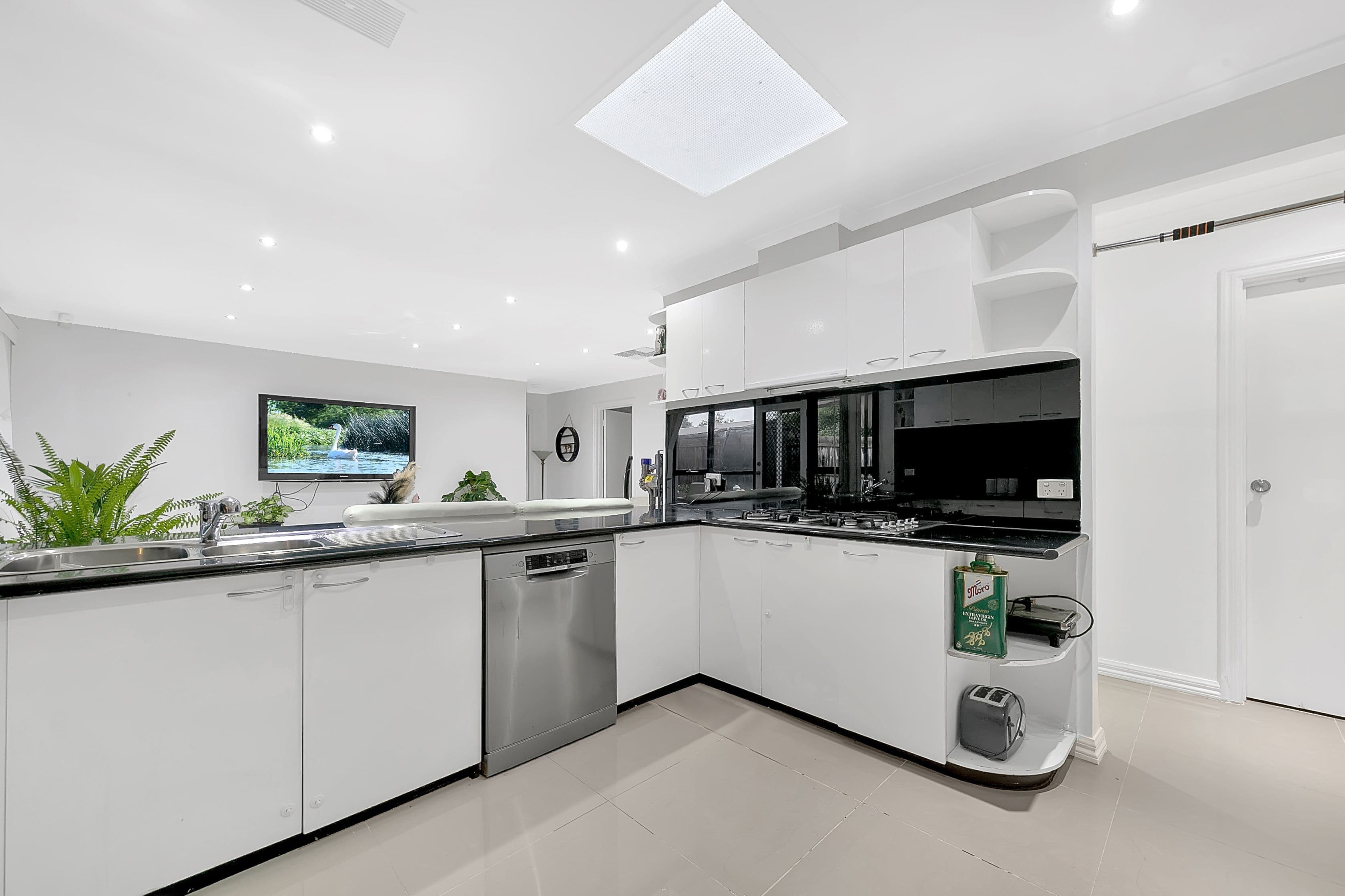 42 McGlynn Avenue, South Morang VIC 3752, South Morang - Thumbnail 4