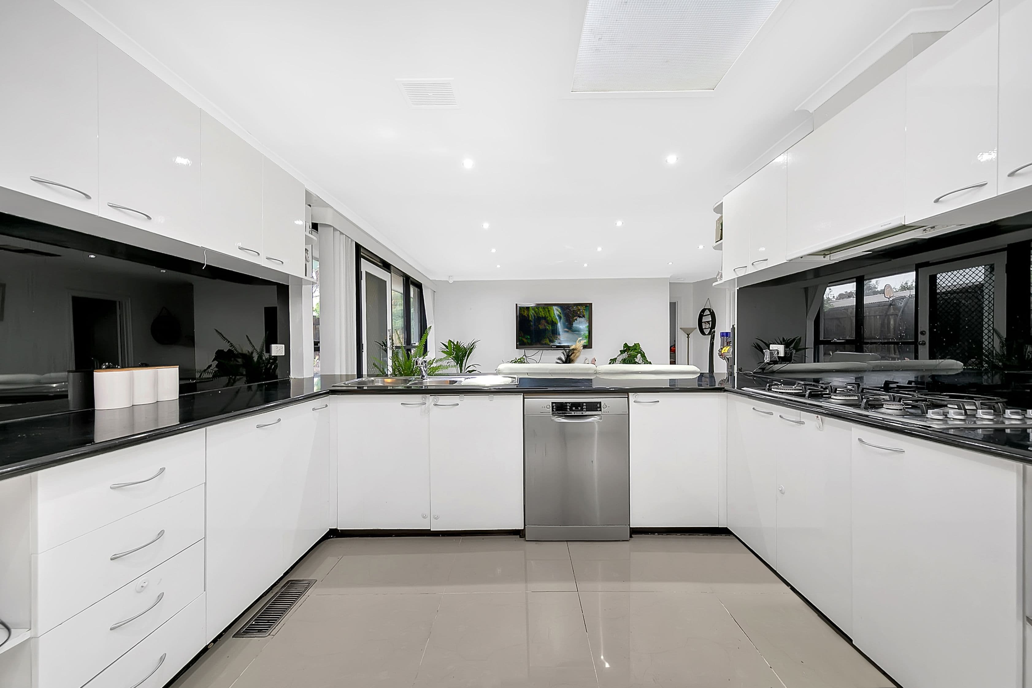 42 McGlynn Avenue, South Morang VIC 3752, South Morang - Thumbnail 5