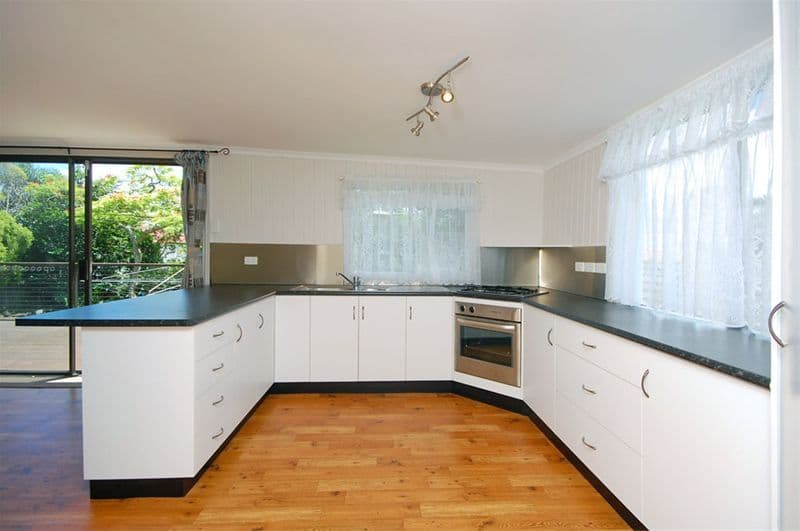 10 Sinclair Street, NEWTOWN QLD 4305, Newtown - Thumbnail 3