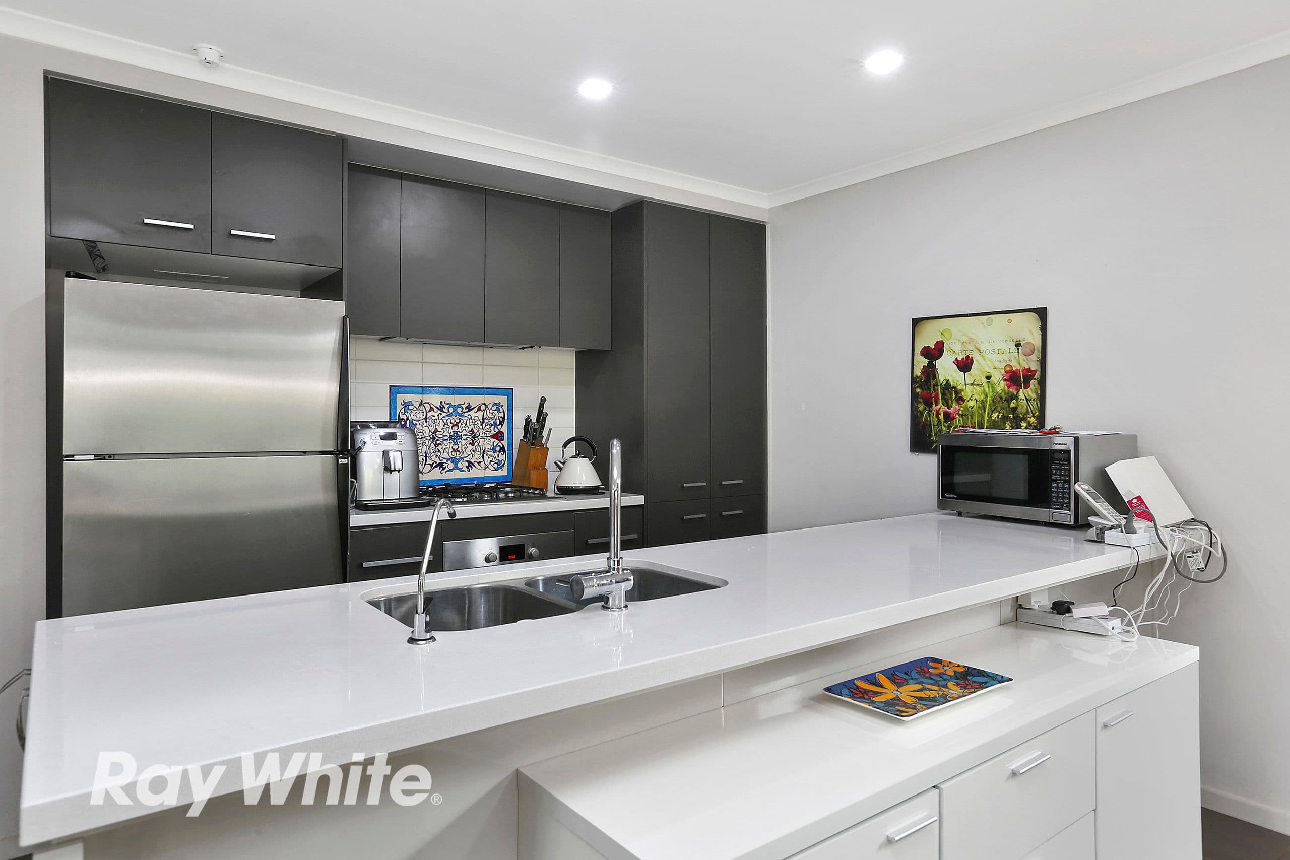 8 Raymond George Place, Lara VIC 3212, Lara - Thumbnail 2