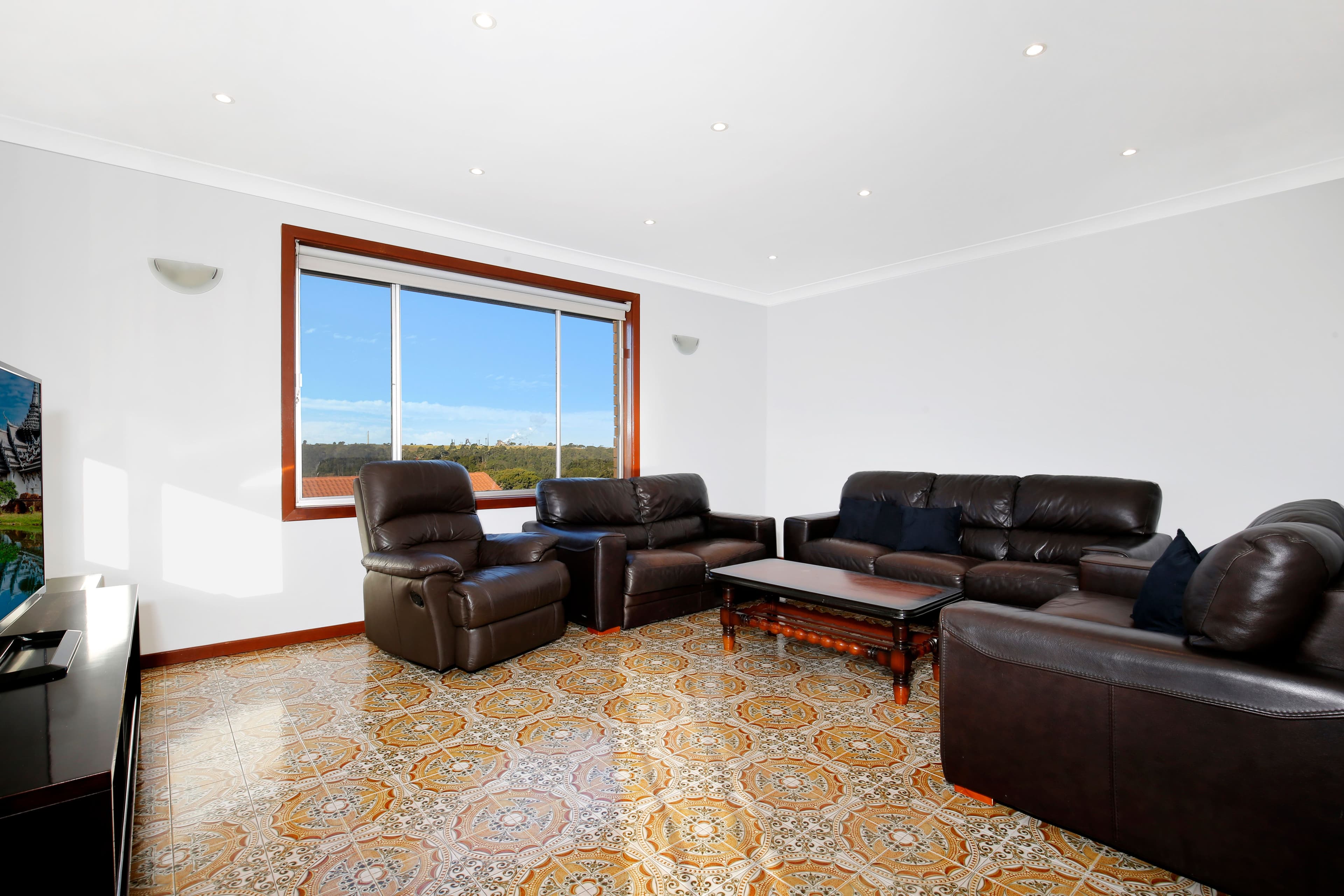 27 Cobblers Avenue, Figtree - Thumbnail 3