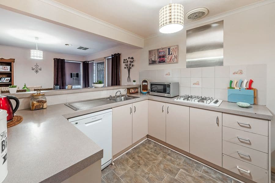 8 Leigh Court, Craigieburn VIC 3064, Craigieburn - Thumbnail 6