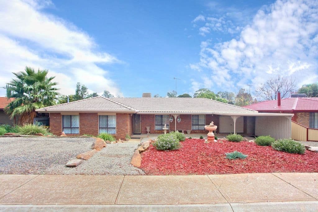 8 Karinga Avenue, CRAIGMORE SA 5114, Craigmore - Thumbnail 2