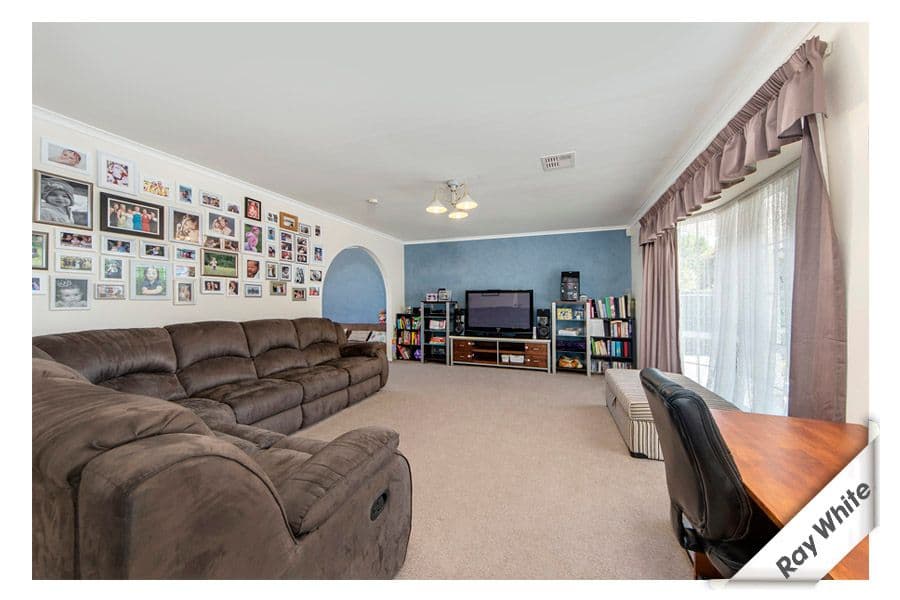 14 Scantlebury Crescent, THEODORE ACT 2905, Theodore - Thumbnail 2