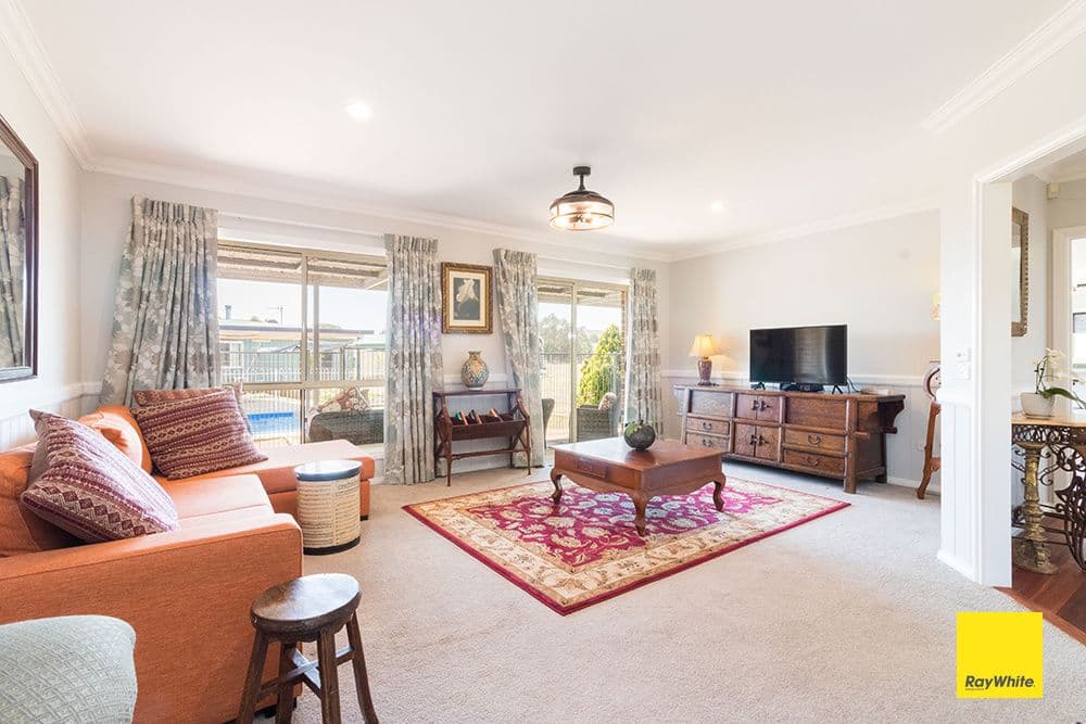 22 John Dwyer Crescent, Bungendore - Thumbnail 2