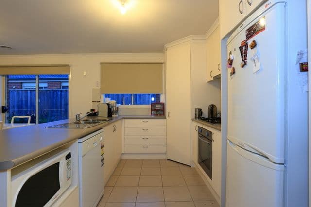 11 Syme Road, PAKENHAM VIC 3810, Pakenham - Thumbnail 2
