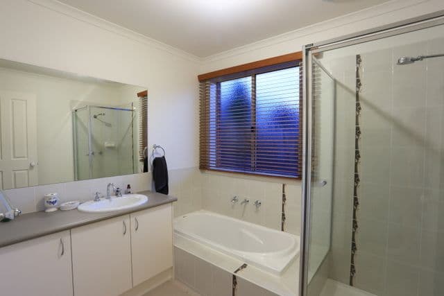 11 Syme Road, PAKENHAM VIC 3810, Pakenham - Thumbnail 8