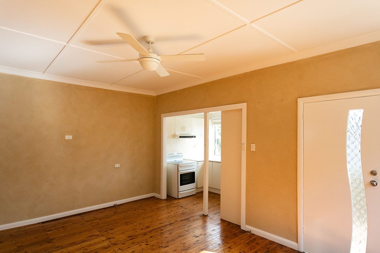 44 Churchill Avenue, Orange - Thumbnail 2