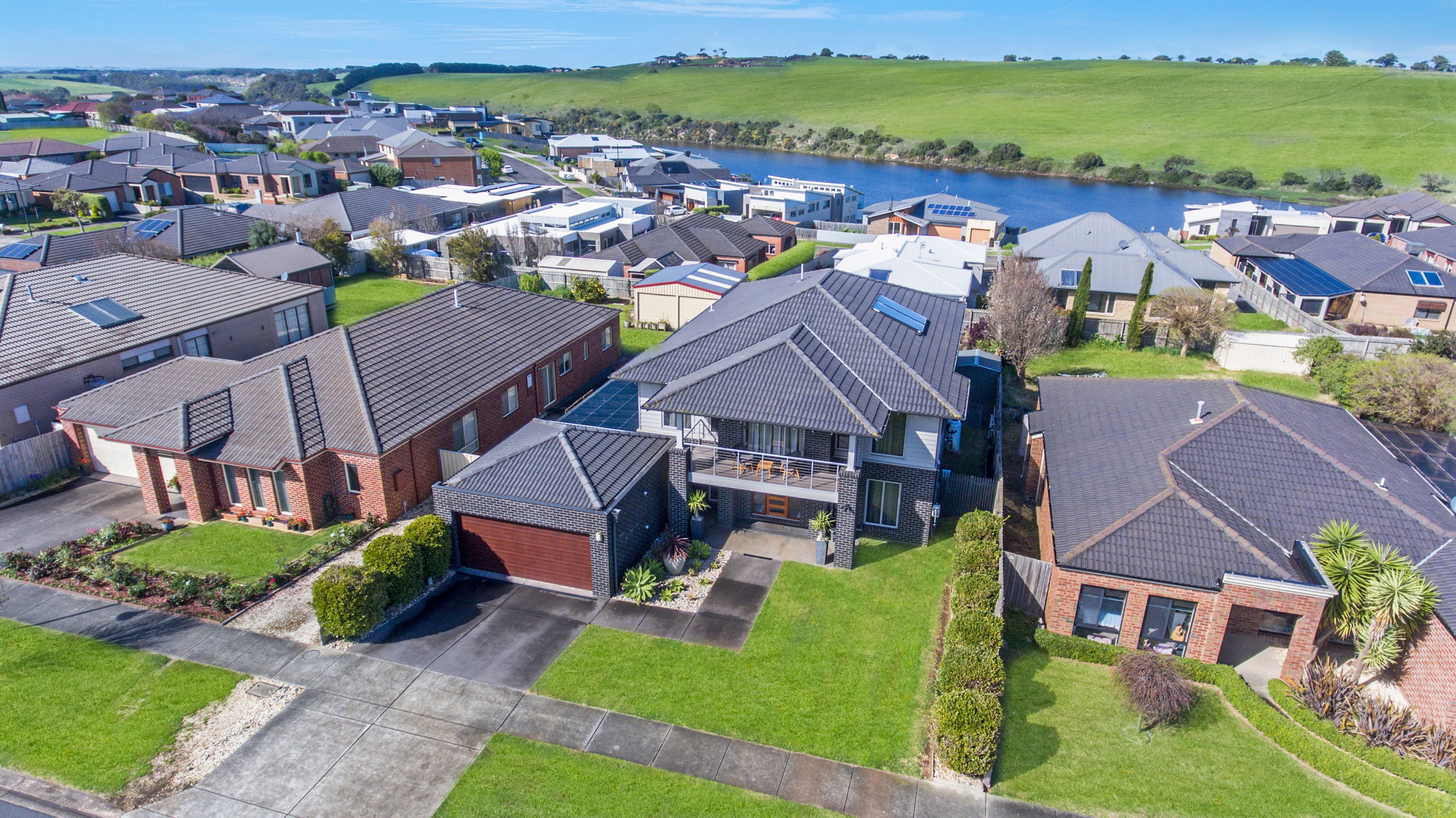 16 Huntingfield Drive, Warrnambool VIC 3280, Warrnambool - Thumbnail 2