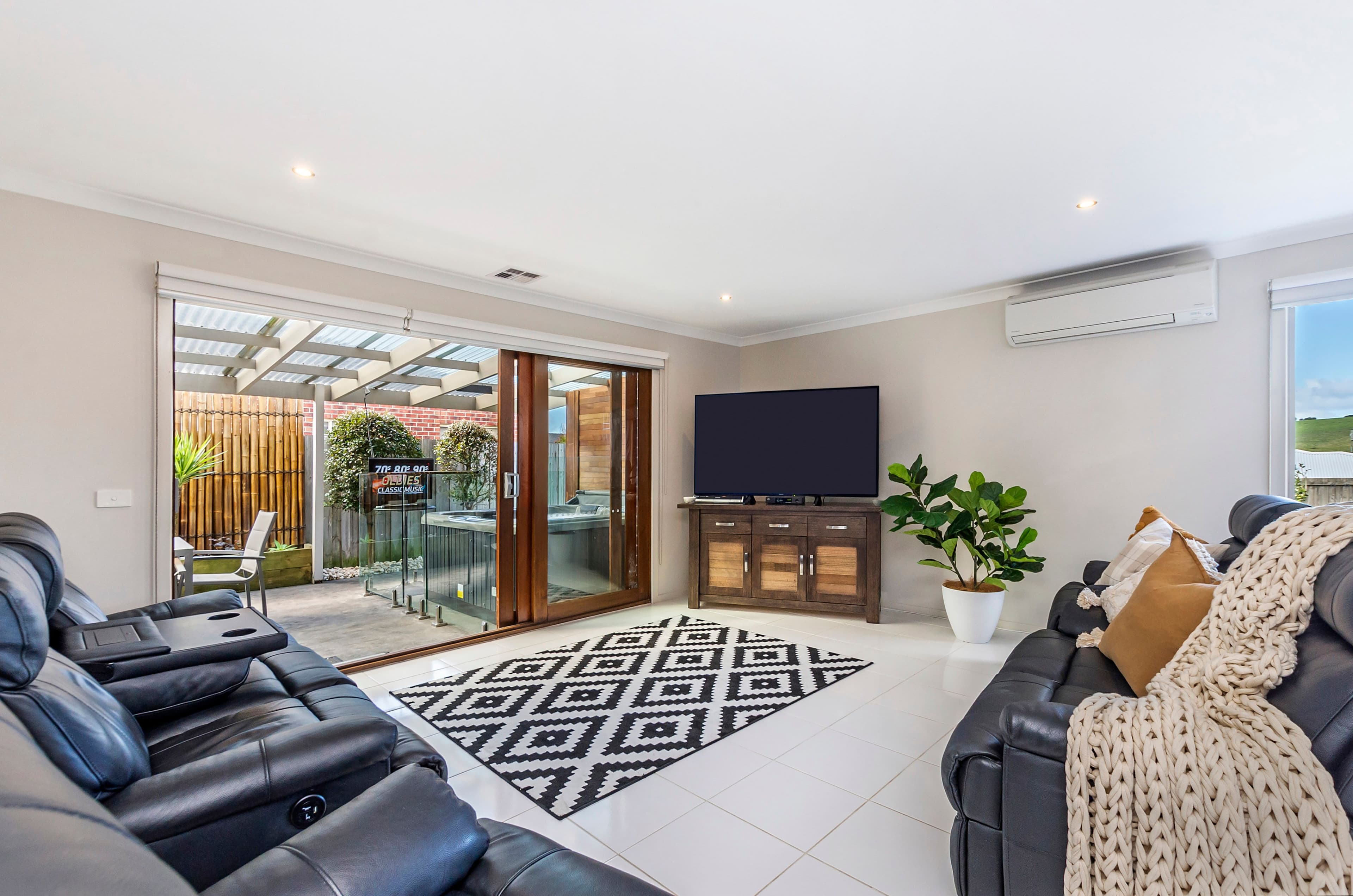 16 Huntingfield Drive, Warrnambool VIC 3280, Warrnambool - Thumbnail 7