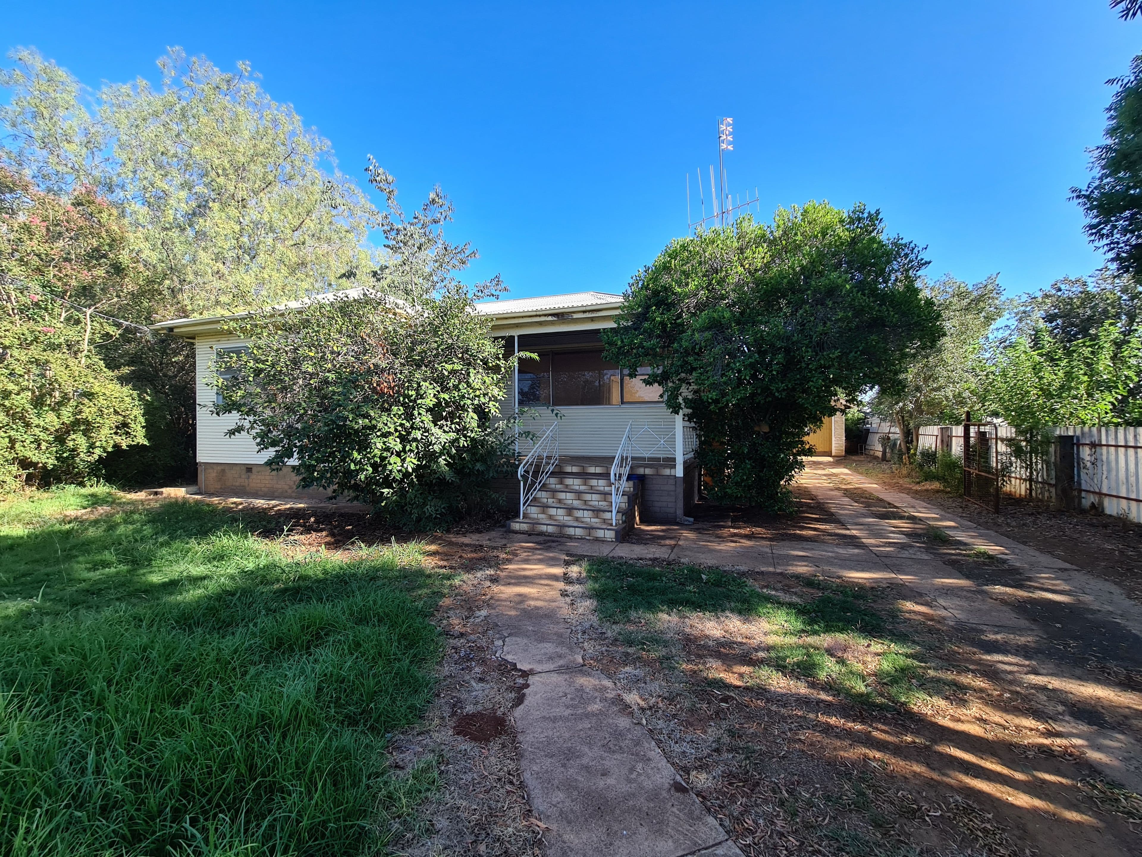 14 Hartigan Avenue, Parkes NSW 2870, Parkes - Image 1