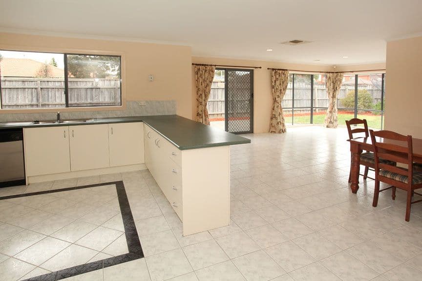 27 Waradgery Drive, ROWVILLE VIC 3178, Rowville - Thumbnail 2