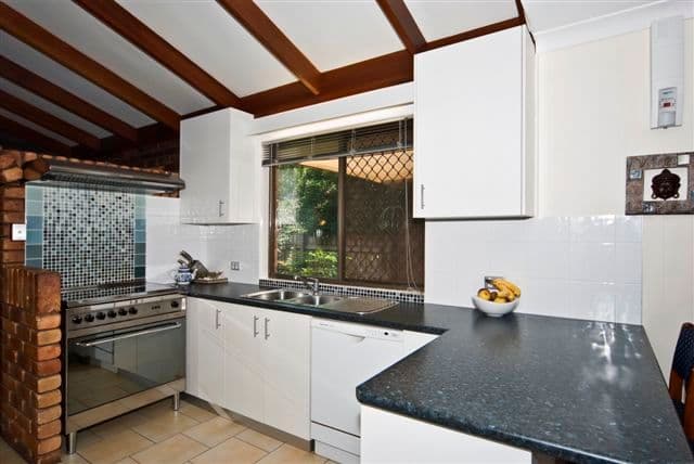 9   Diane Court, CENTENARY HEIGHTS QLD 4350, Centenary Heights - Thumbnail 2