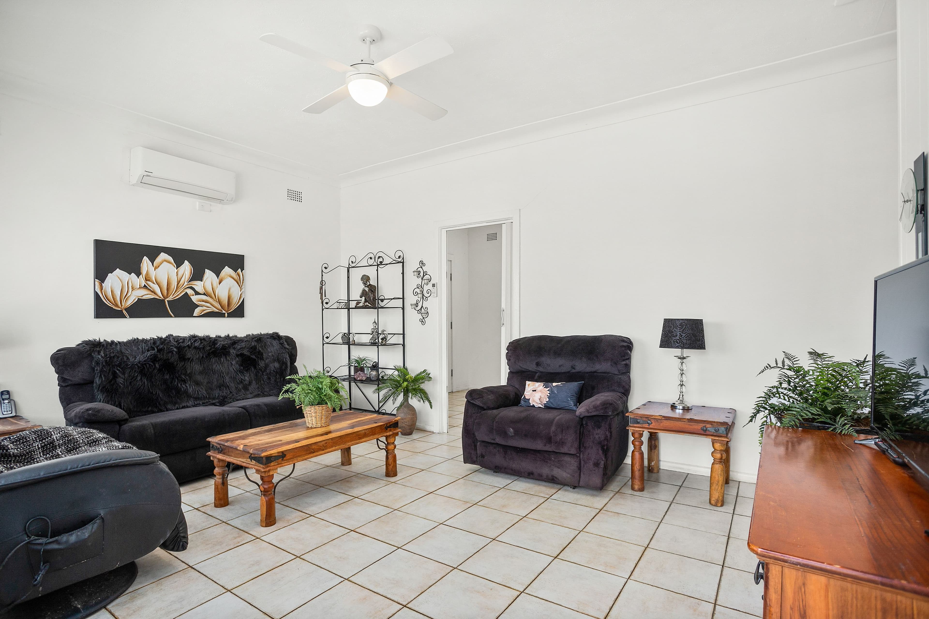 8 Devonshire Crescent, Oak Flats NSW 2529, Oak Flats - Thumbnail 2