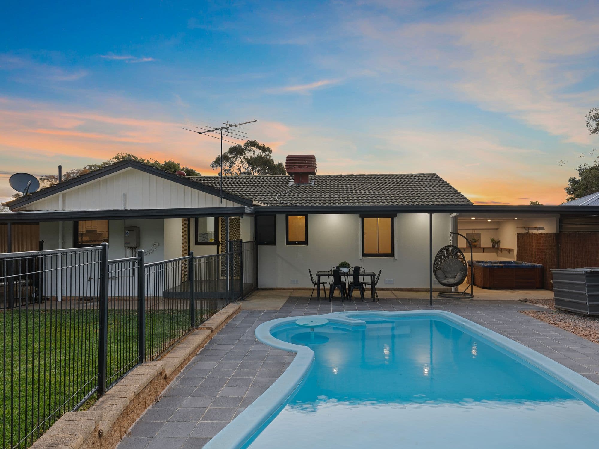 10 Simeon Crescent, Morphett Vale SA 5162, Morphett Vale - Thumbnail 2