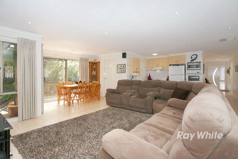 30 Mariner Close, CRANBOURNE NORTH VIC 3977, Cranbourne North - Thumbnail 2
