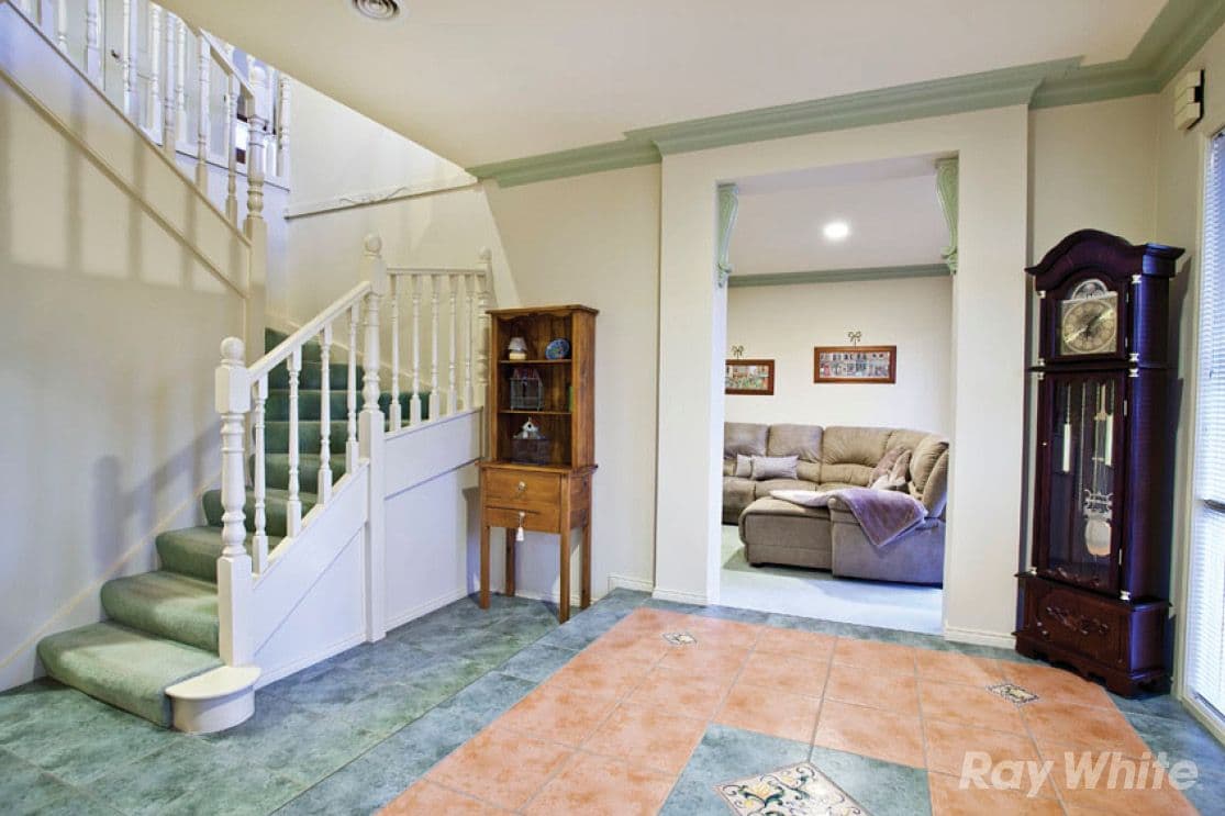 16 Earls Court, WANTIRNA SOUTH VIC 3152, Wantirna South - Thumbnail 2