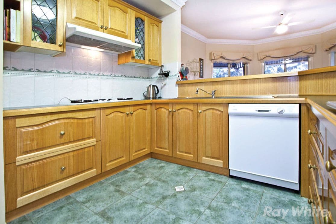 16 Earls Court, WANTIRNA SOUTH VIC 3152, Wantirna South - Thumbnail 4
