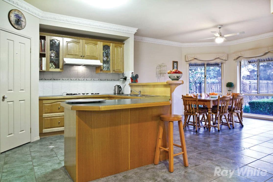 16 Earls Court, WANTIRNA SOUTH VIC 3152, Wantirna South - Thumbnail 5