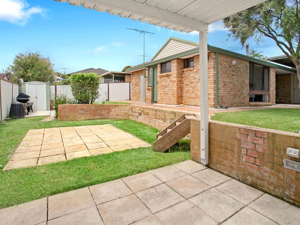 8 Tabratong Road, Helensburgh - Thumbnail 2