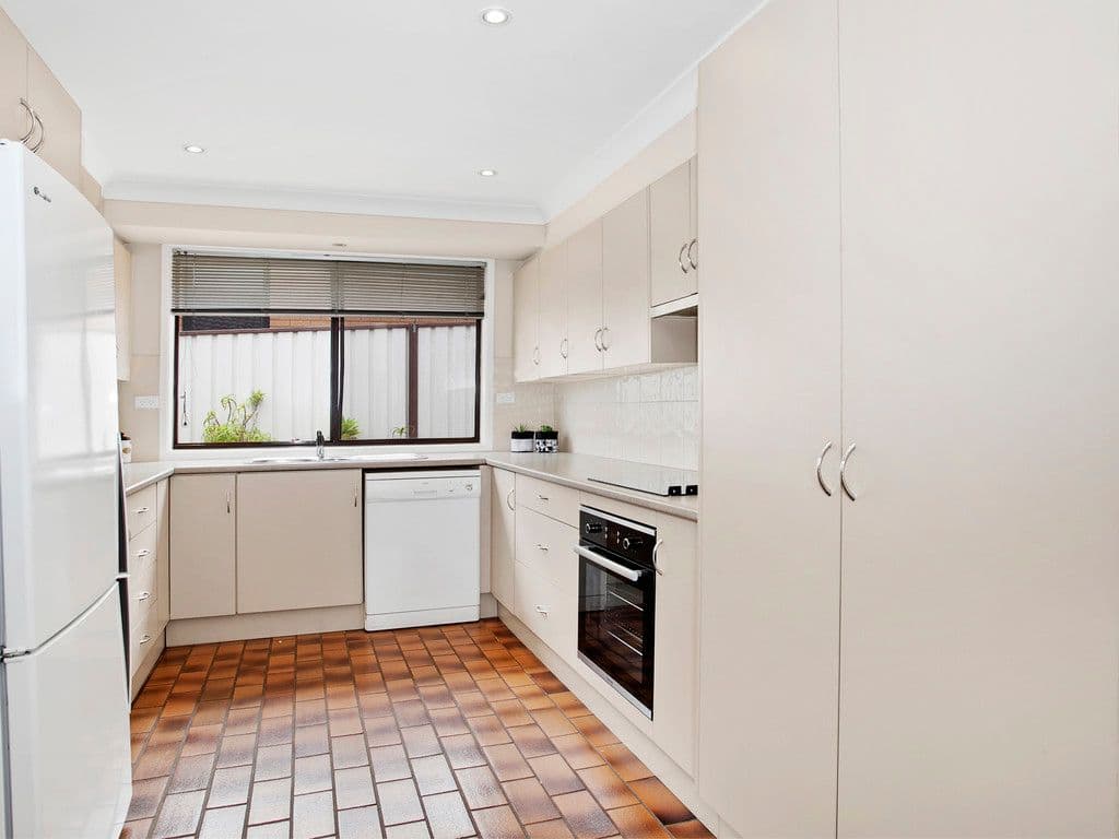 8 Tabratong Road, Helensburgh - Thumbnail 4