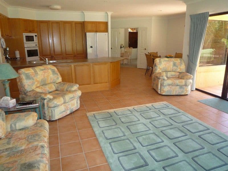 19 Hazel Court, ARUNDEL QLD 4214, Arundel - Thumbnail 6
