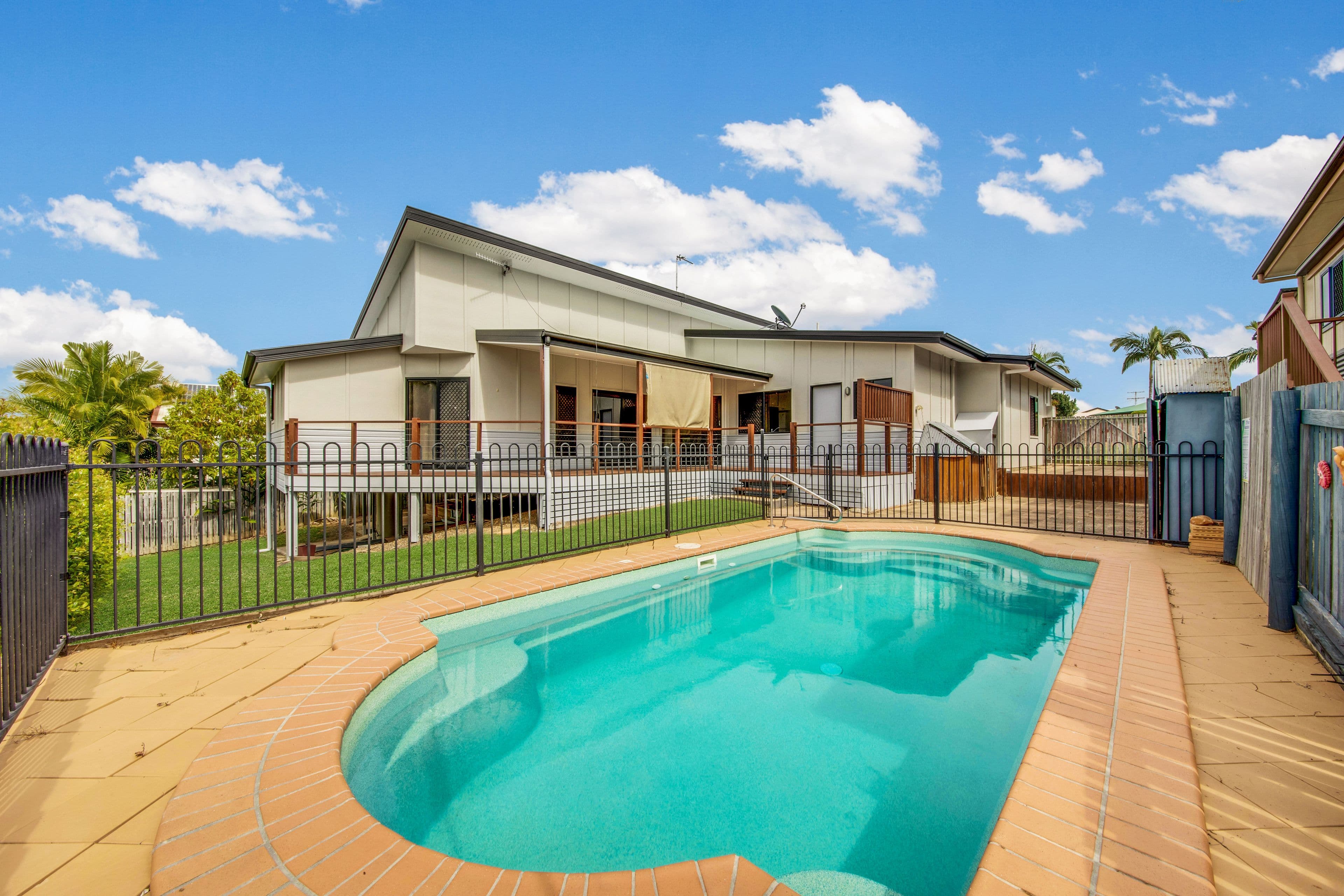 8 Douglas Street, Tannum Sands QLD 4680, Tannum Sands - Thumbnail 2