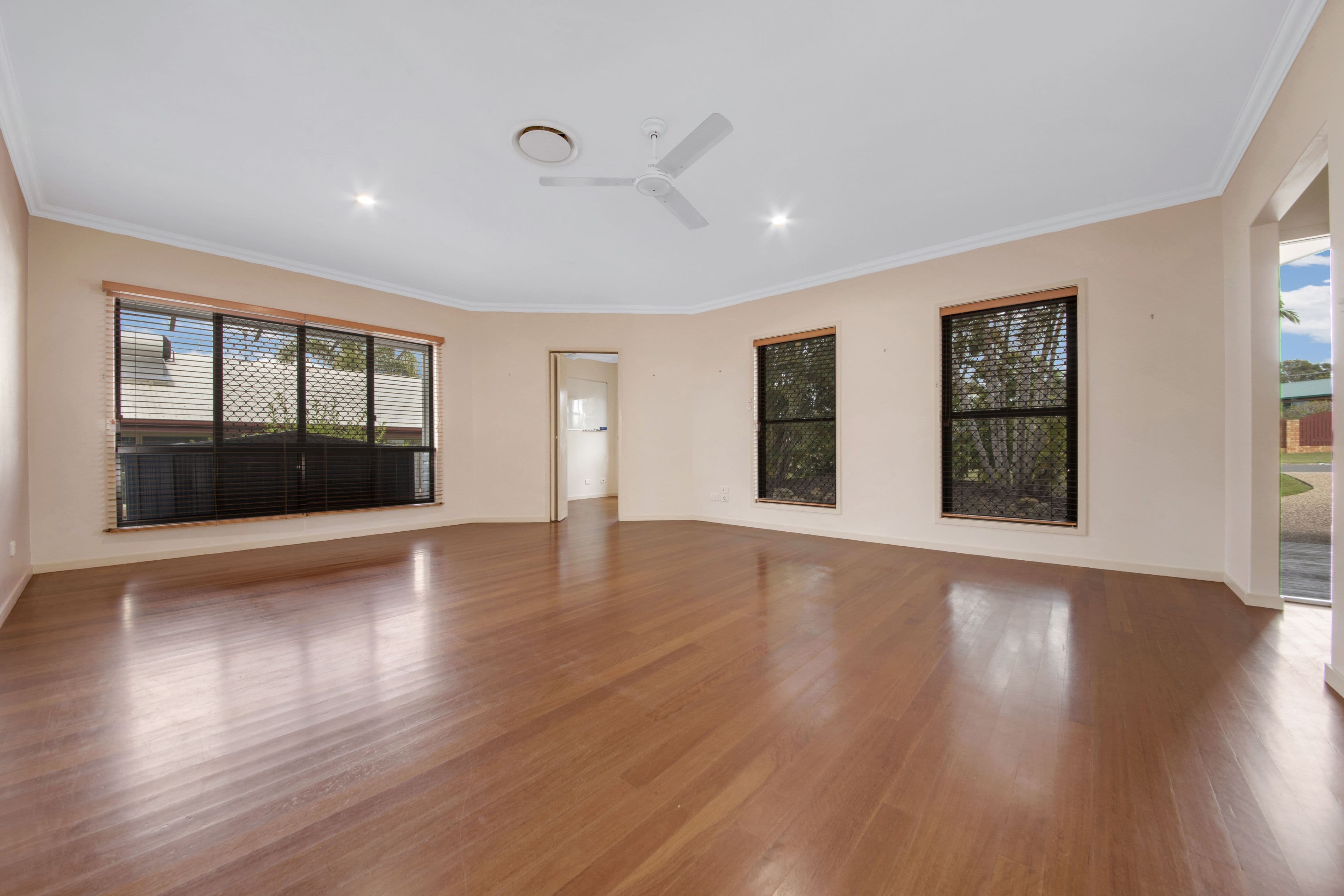 8 Douglas Street, Tannum Sands QLD 4680, Tannum Sands - Thumbnail 4